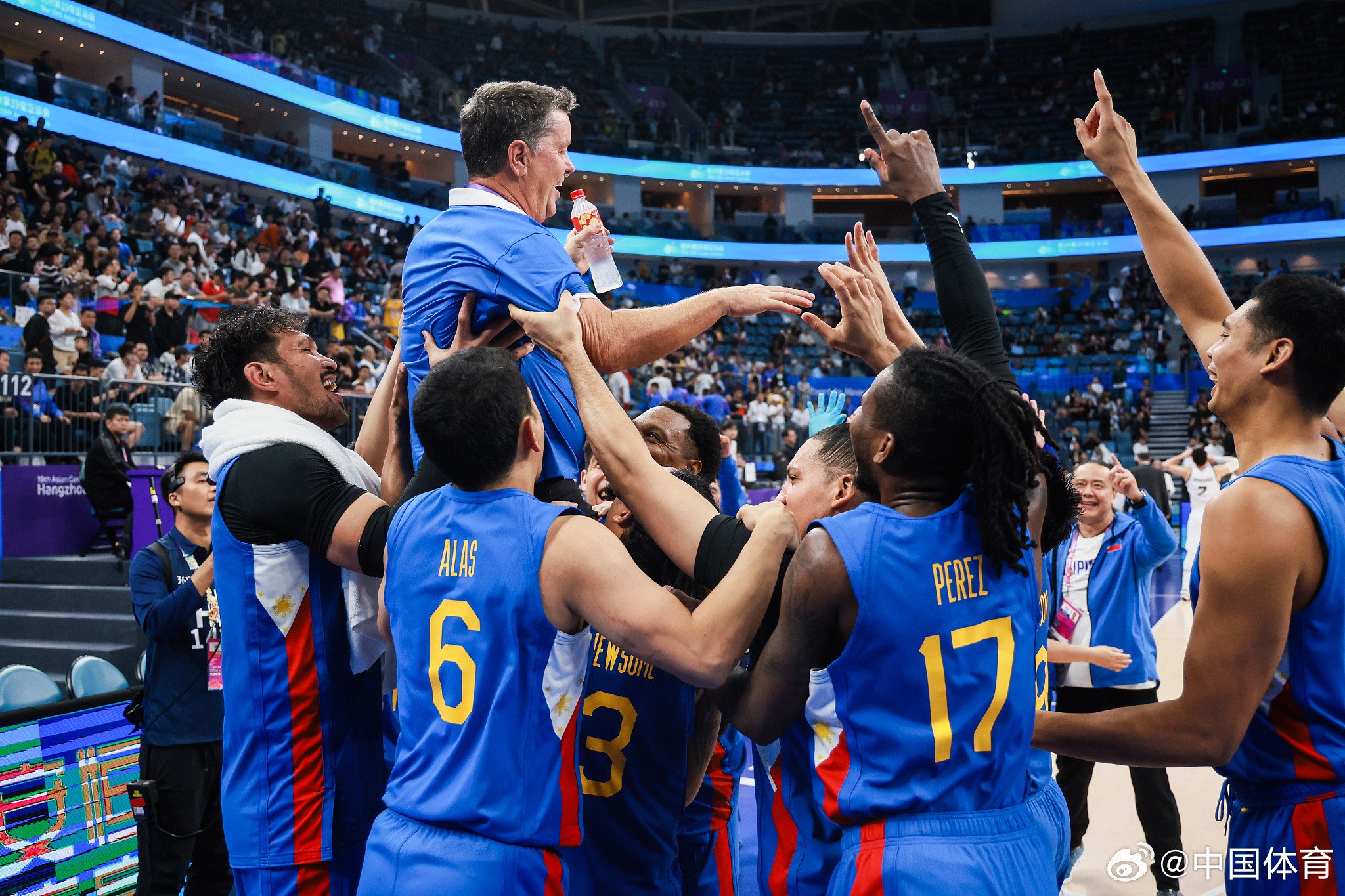 菲律宾篮球联赛球员集体训练,备战新赛季的简单介绍 菲律宾篮球联赛球员集体训练,备战新赛季的简单介绍