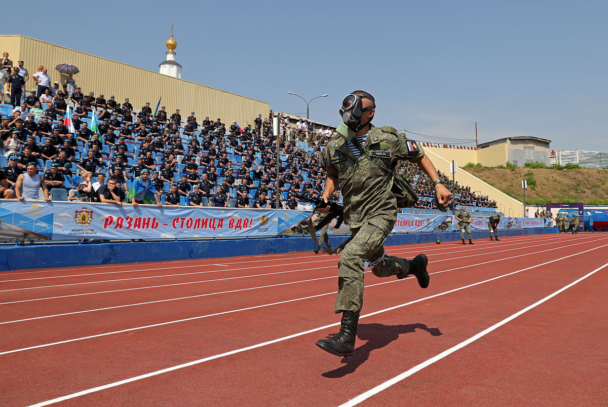 九游平台-欧洲球队集训备战，请来战术指导改善球员表现的简单介绍